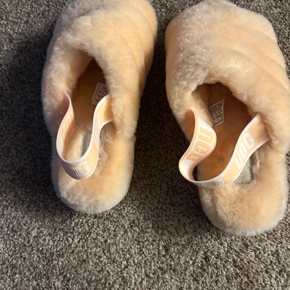 NWOB slippers by UGG - Picture 5 of 7